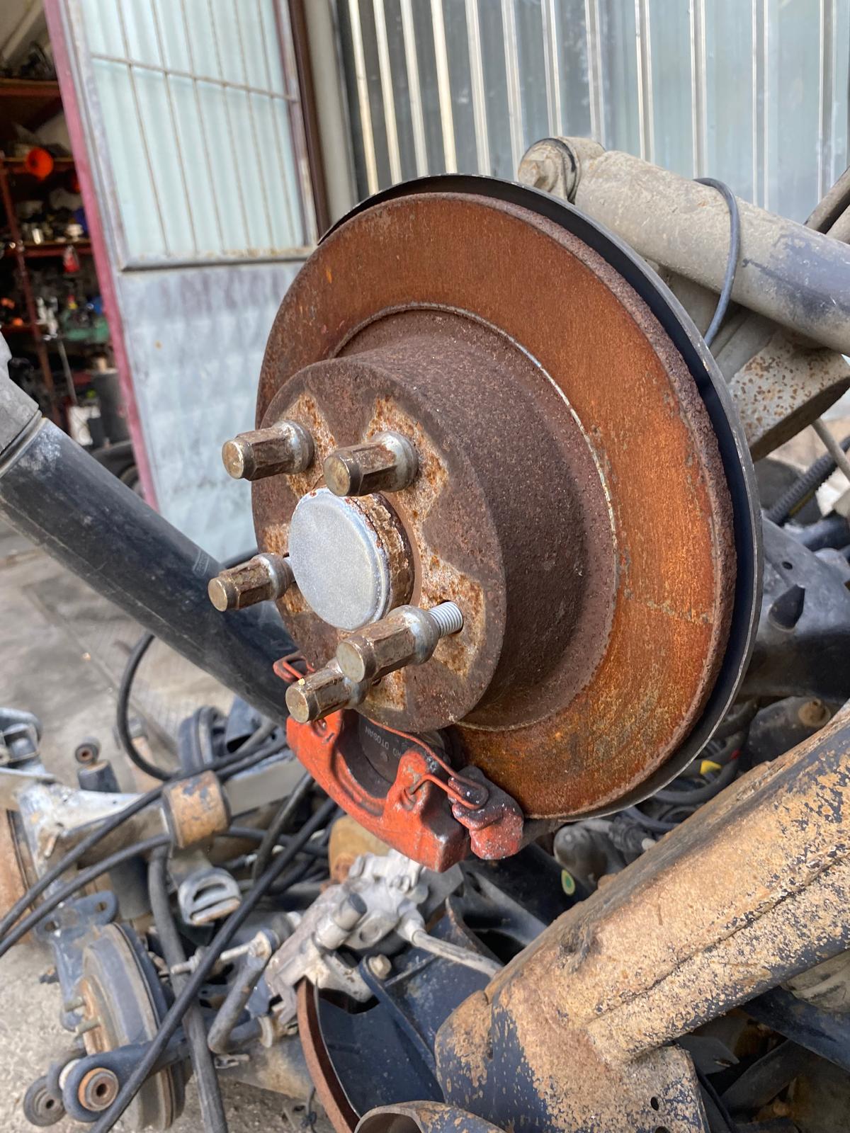 FORD CONNECT SAĞ ARKA FİREN MERKEZİ ÇIKMA ORJİNAL