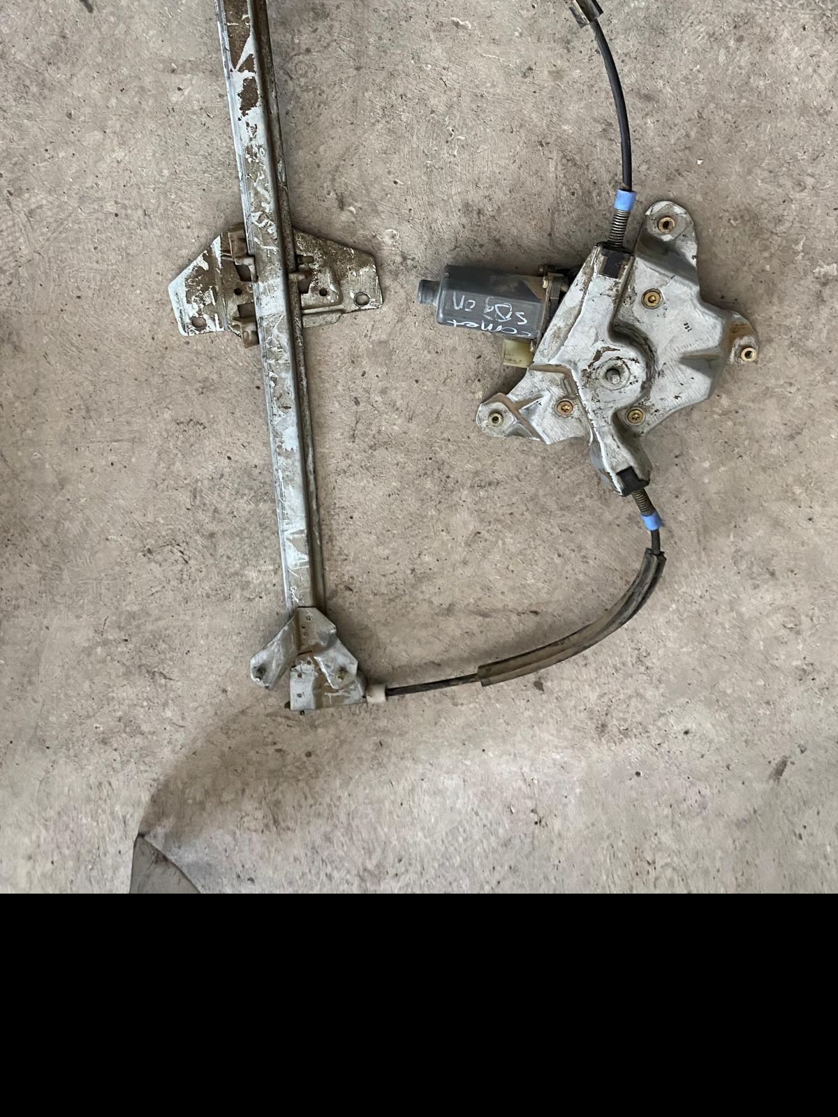 FORD CONNECT SAĞ ÖN CAM MOTORU KRİKOSU ORJİNAL ÇIKMA