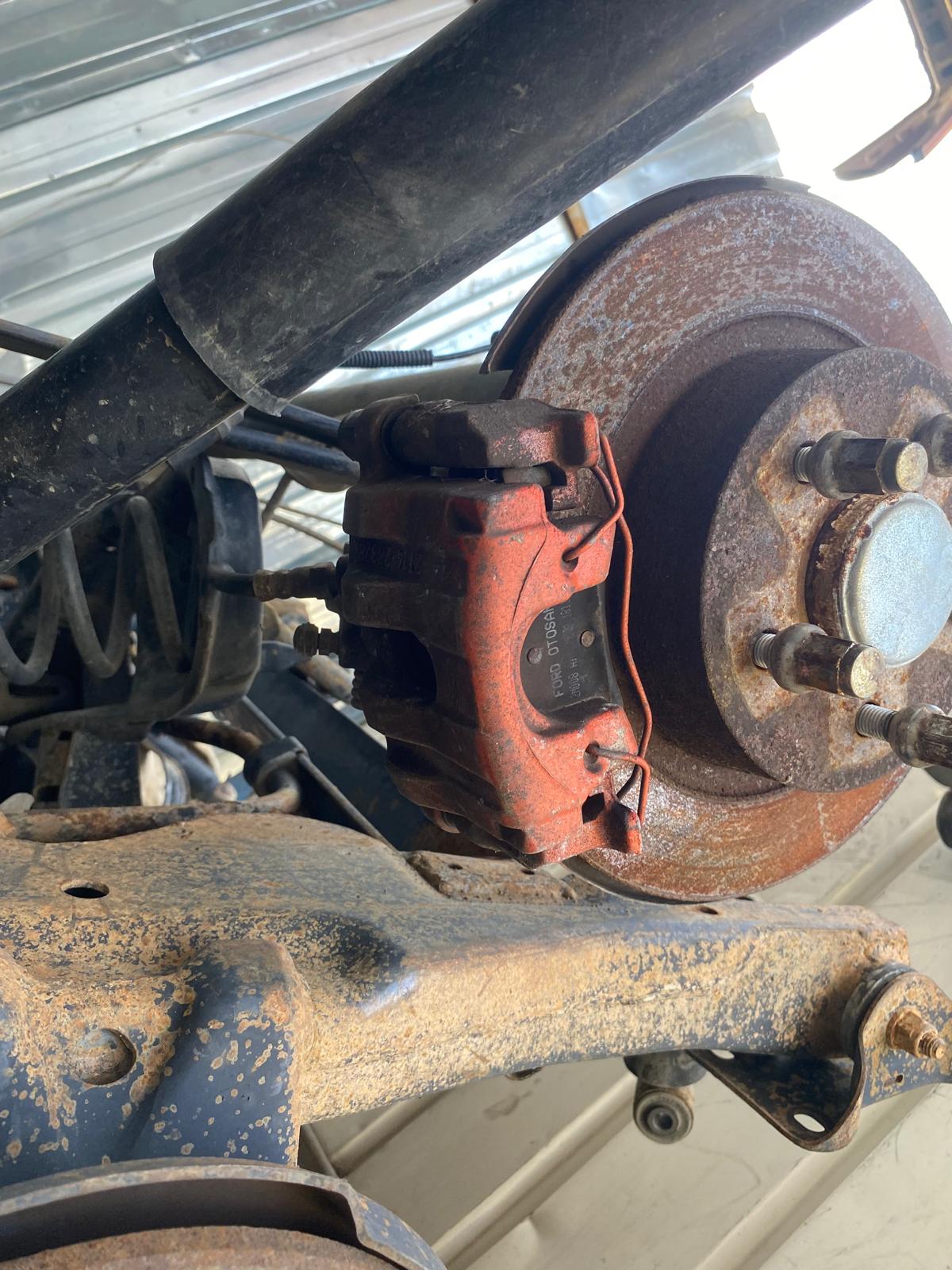 FORD CONNECT SOL ARKA FİREN MERKEZİ ÇIKMA ORJİNAL