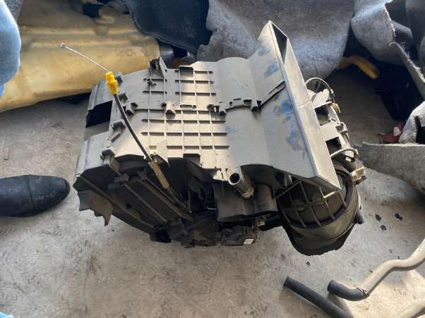 FORD FİESTA KALÖRİFER KUTUSU  ÇIKMA OSTİM ANKARA