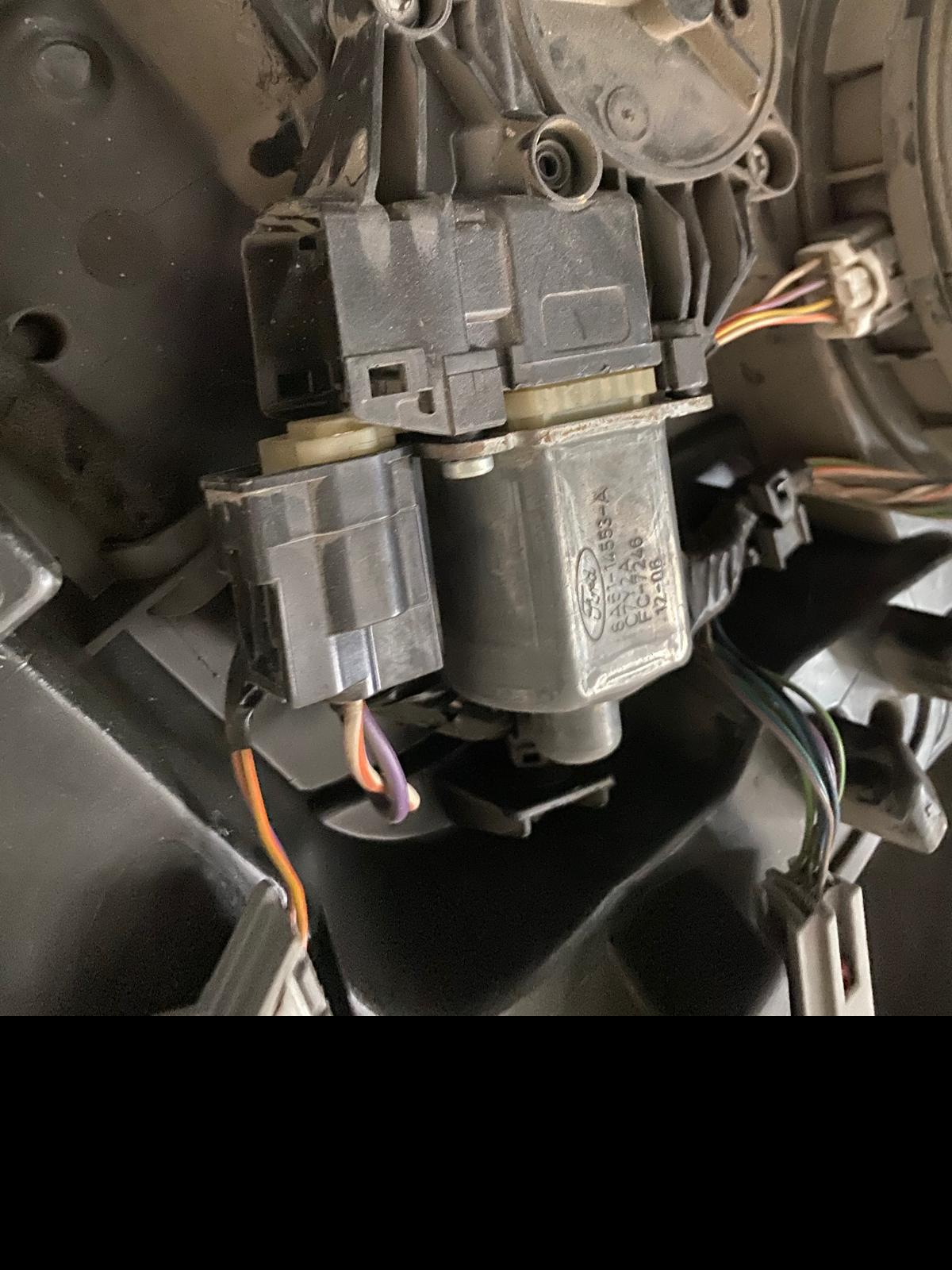 FORD FİESTA SOL  ÖN CAM MOTORU KRİKOSU ORJİNAL ÇIKMA