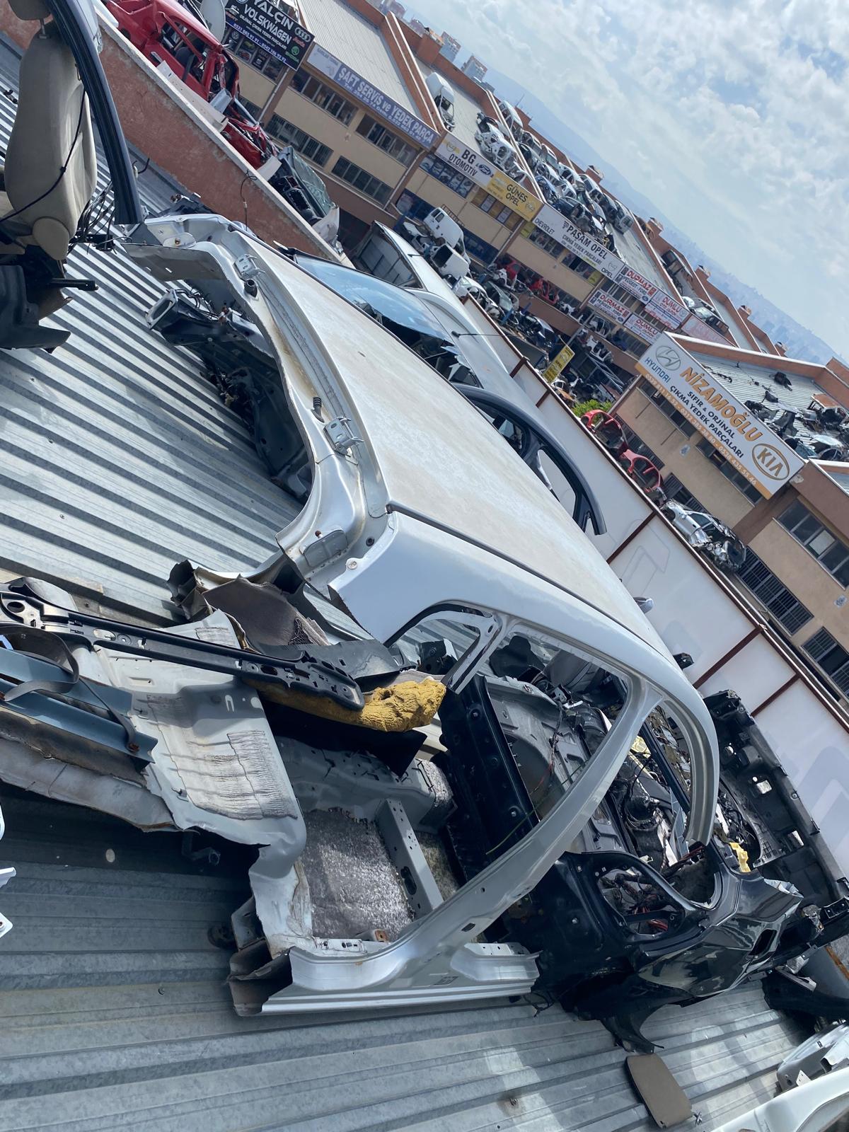 FORD FİESTA TAVAN SACI KESME ORJİNAL HATASIZ