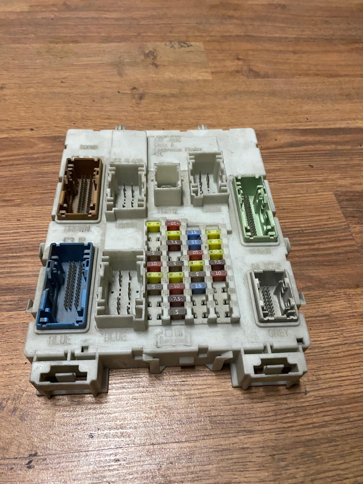 FORD FOCUS 3 ÇIKMA SİGORTA TABLASI ORJİNAL HATASIZ