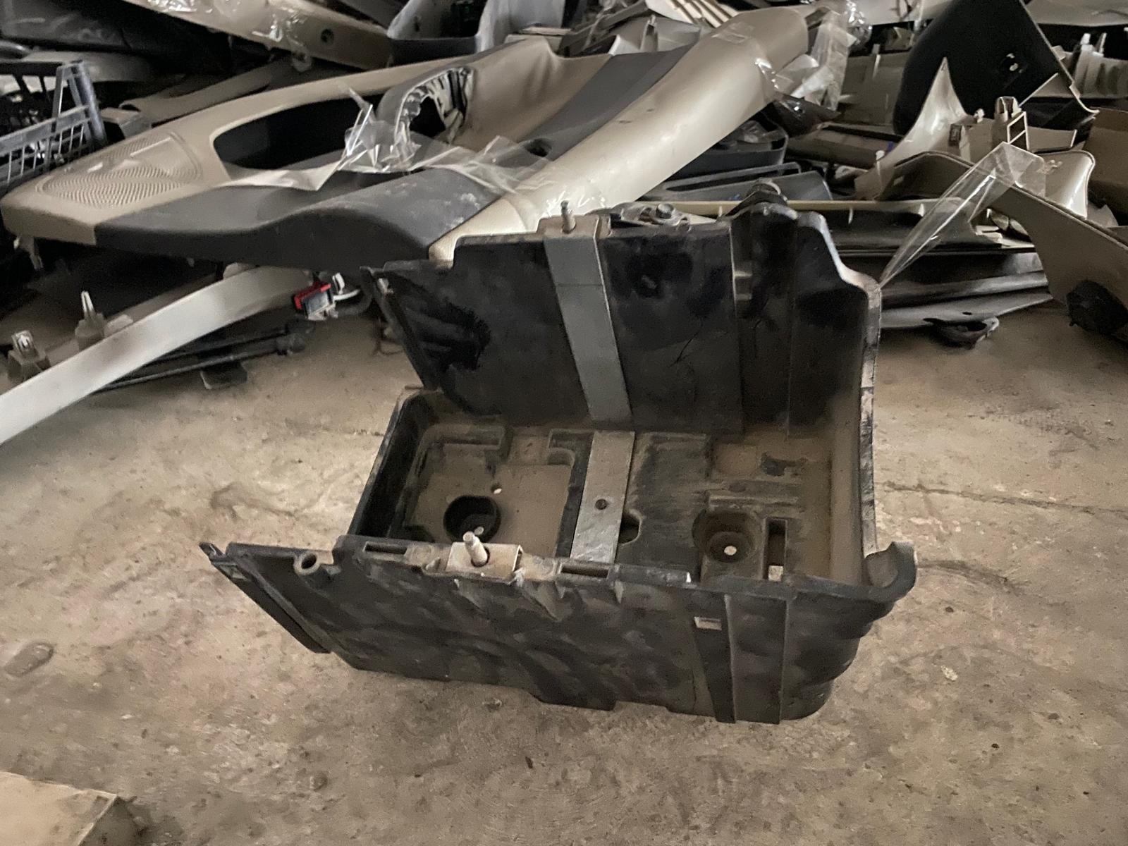 FORD TORNEO CURRİER AKÜ ALT PLASTİĞİ ORJİNAL ÇIKMA