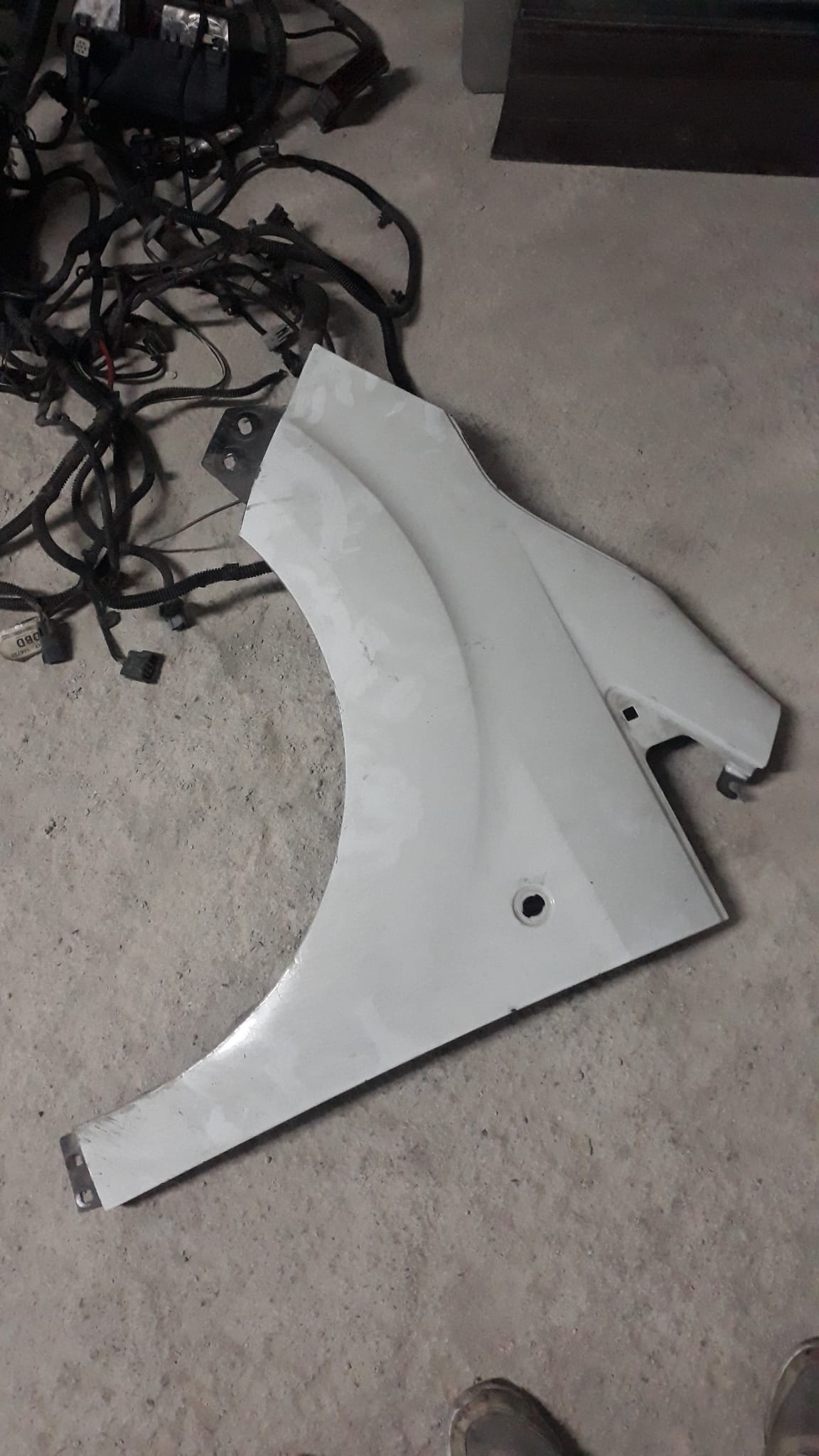 FORD TORNEO CURRİER SOL ÖN ÇAMURLUK BEYAZ HATASIZ ORJINAL