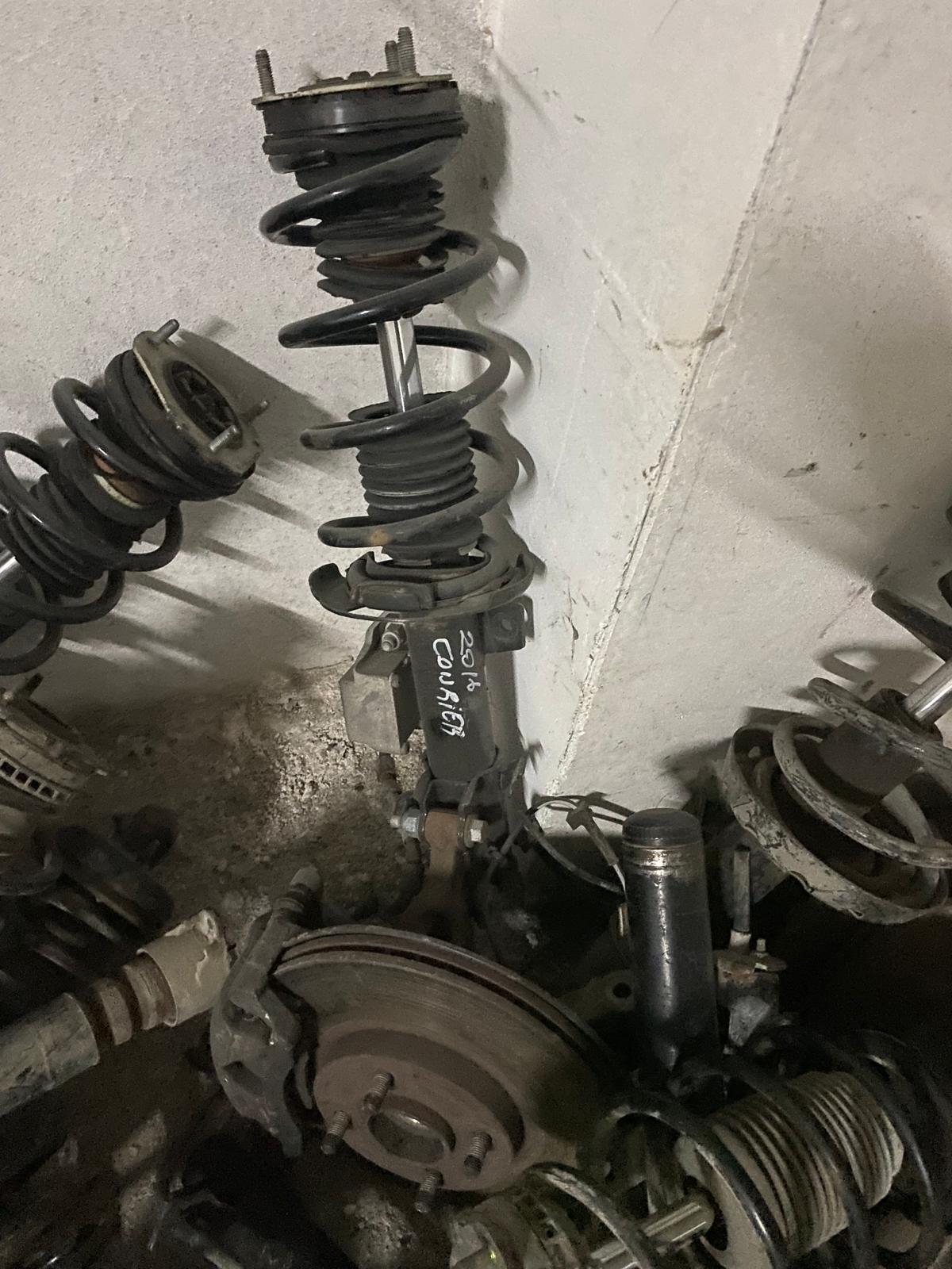 FORD TORNEO CURRİER SOL TAŞIYICI VE AMATİSÖR ORJİNAL ÇIKMA