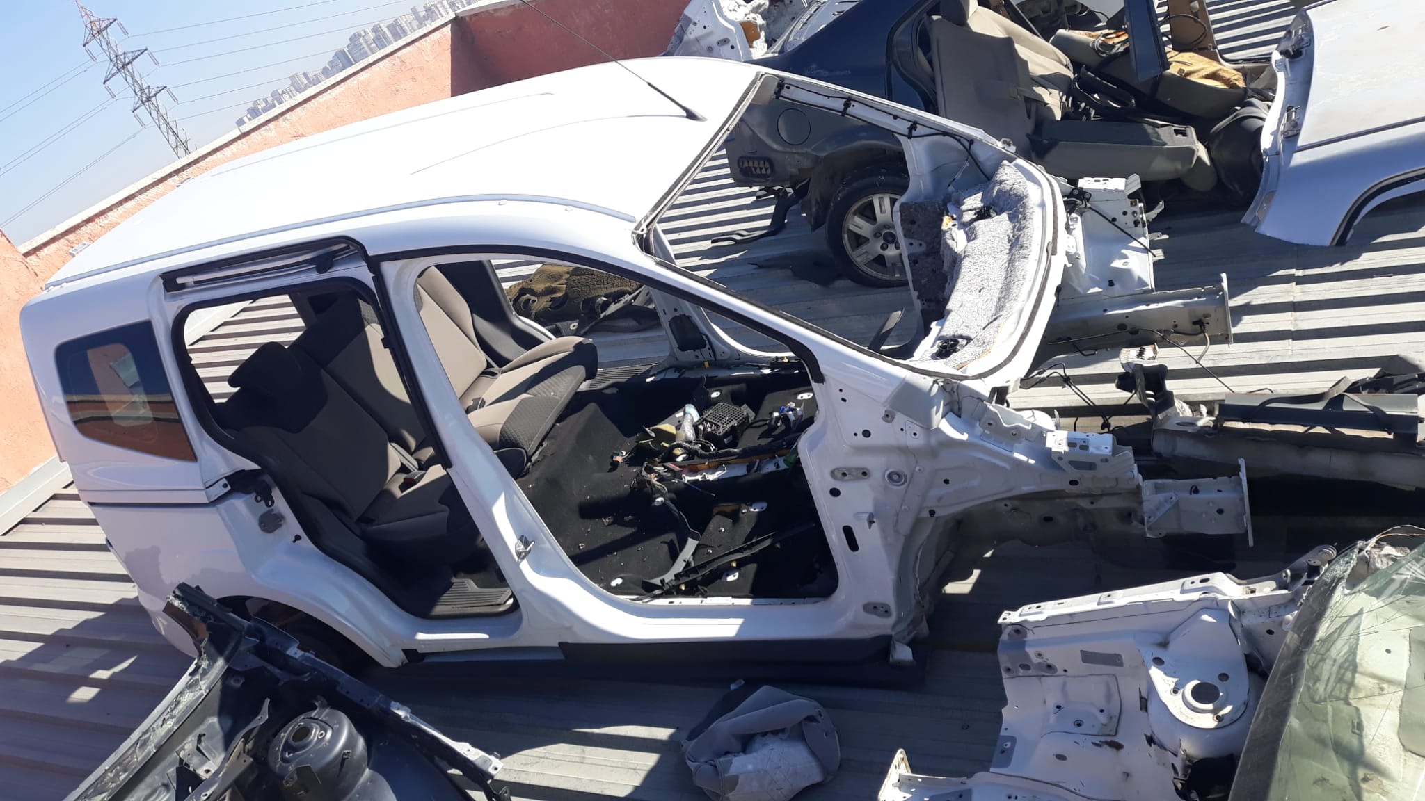 FORD TORNEO CURRİER TAVAN ARKA BEYAZ HATASIZ ORJINAL